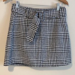 Forever 21 Belted Houndstooth Mini Skirt in Size Medium